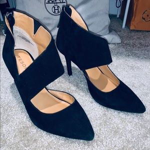 Tesori Suede Pumps